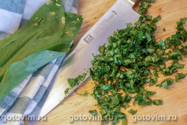 Горячие бутерброды с яйцом, черемшой и сыром