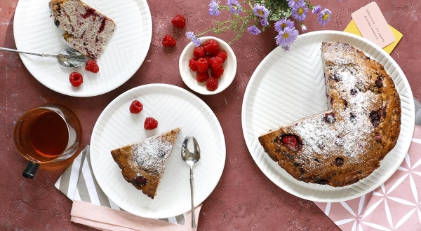 Бисквитный пирог с замороженными ягодами, пошаговый рецепт с фото на 436 ккал