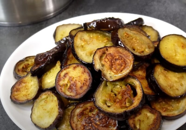 Банка опустеет за один вечер. Легендарные баклажаны по-грузински: готовятся просто, получается вкусно! Банка опустеет за один вечер. Легендарные баклажаны по-грузински: готовятся просто, получается вкусно!