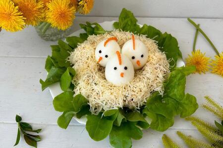 Салат "цыплята в гнезде"