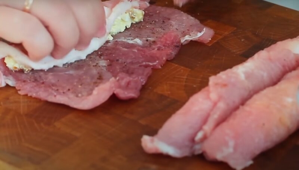 Рецепт свиных отбивных с нежной начинкой. Так легко приготовить Рецепт свиных отбивных с нежной начинкой. Так легко приготовить