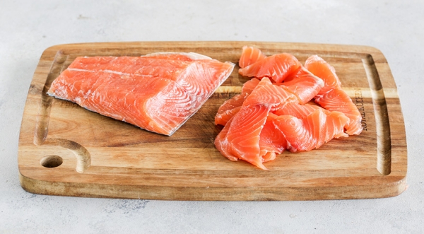 Салат Цезарь с семгой, пошаговый рецепт с фото на 680 ккал Салат Цезарь с семгой, пошаговый рецепт с фото на 680 ккал