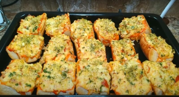 Полный восторг. Аппетитные горячие бутерброды вкуснее пиццы: рецепт быстрого завтрака