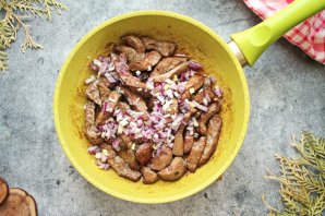 Печень с гарниром Печень с гарниром