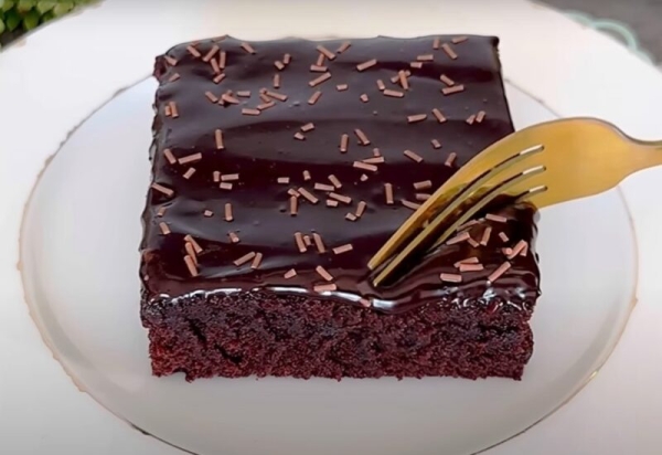 Шоколадный торт мечты без лишних затрат: 1 яйцо, минимум ингредиентов и восторг с каждого кусочка Шоколадный торт мечты без лишних затрат: 1 яйцо, минимум ингредиентов и восторг с каждого кусочка