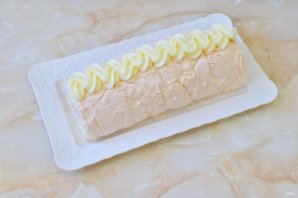 Меренговый рулет с заварным кремом Меренговый рулет с заварным кремом