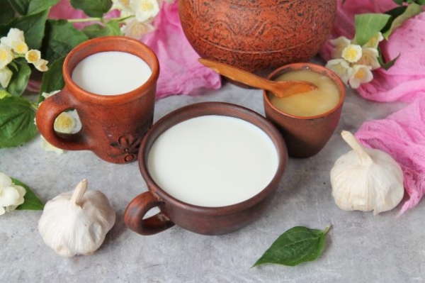 Молоко с чесноком Молоко с чесноком