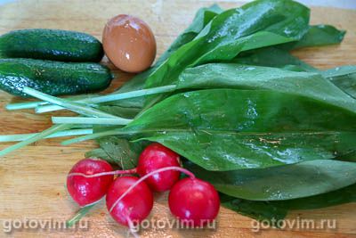 Овощной салат с редиской, огурцами и черемшой Овощной салат с редиской, огурцами и черемшой