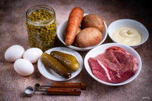 Салат "Оливье" новогодний