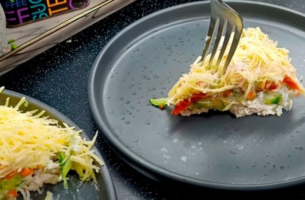 Салат «Петрович» из простых продуктов. Домашний вкус и невероятная сочность — всё, что нужно для уютного застолья! Салат «Петрович» из простых продуктов. Домашний вкус и невероятная сочность — всё, что нужно для уютного застолья!