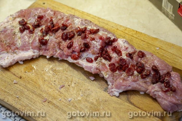 Рулет из свиного подчеревка (пашины) с клюквой и мандаринами Рулет из свиного подчеревка (пашины) с клюквой и мандаринами