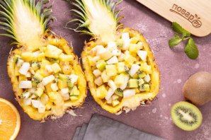 Фруктовый салат в ананасе Фруктовый салат в ананасе