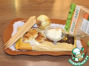 Змейки из слоеного теста с начинкой