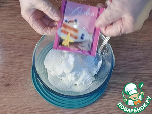 Пирог с творожной начинкой и сливой