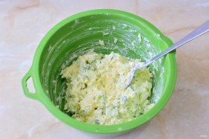 Тарталетки с сыром и огурцом Тарталетки с сыром и огурцом