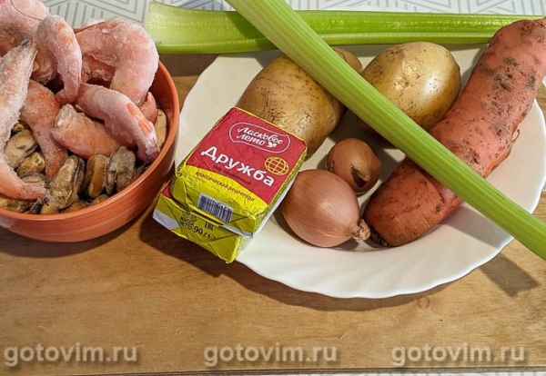 Сырный суп с овощами, креветками и мидиями Сырный суп с овощами, креветками и мидиями