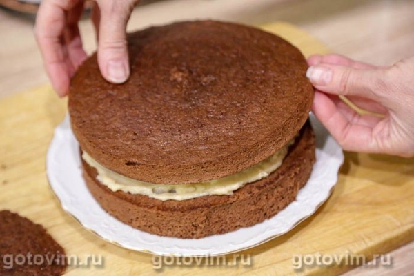 Шоколадный торт с яблочным заварным кремом в микроволновке