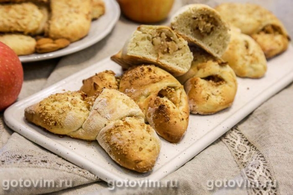 Рогалики с яблоками и орехами из теста на кефире Рогалики с яблоками и орехами из теста на кефире