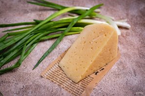 Слоеные пирожки с сыром и луком Слоеные пирожки с сыром и луком