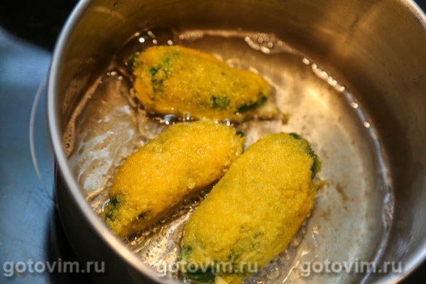 Жареный перец халапеньо с сыром и в хрустящей панировке  Жареный перец халапеньо с сыром и в хрустящей панировке