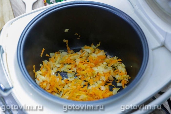 Жареный рис с зеленым луком и яйцом в мультиварке