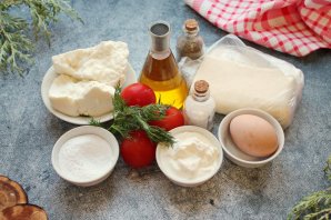 Пирог с брынзой и помидорами из слоеного теста Пирог с брынзой и помидорами из слоеного теста