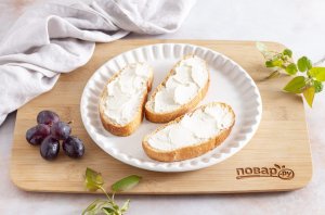 Брускетта с печеным виноградом Брускетта с печеным виноградом