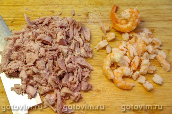 Салат &laquo;Оливье&raquo; с ланспиком, цыпленком и креветками по старинному рецепту