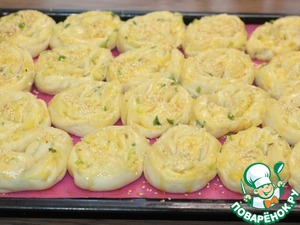 Слоеные пирожки с луком и картошкой