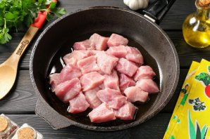 Гуляш классический из свинины Гуляш классический из свинины