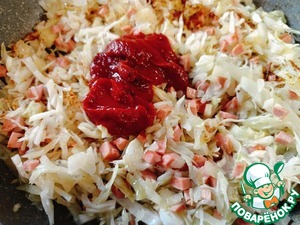 Дрожжевой пирог с капустой и сосисками