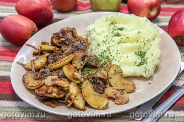 Печень с яблоками по-берлински Печень с яблоками по-берлински