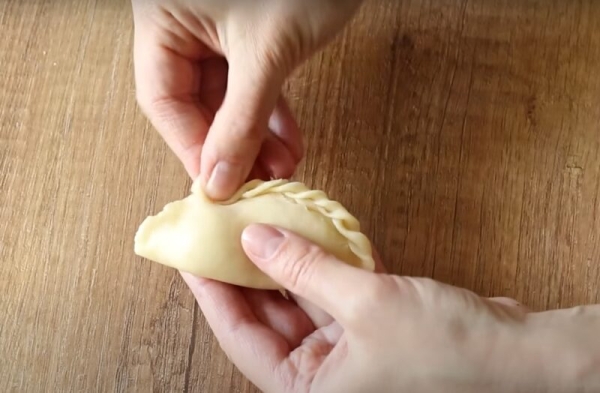 Чудесная выпечка к чаю. Простое домашнее печенье с начинкой Чудесная выпечка к чаю. Простое домашнее печенье с начинкой