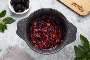 Варенье из ежевики и яблок Варенье из ежевики и яблок