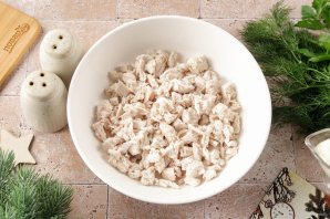 Новогодний салат "Варежка" на год Змеи Новогодний салат "Варежка" на год Змеи