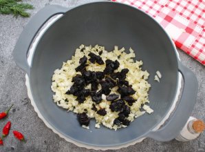 Салат с курицей в грейпфруте