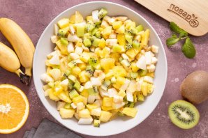 Фруктовый салат в ананасе Фруктовый салат в ананасе