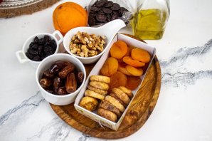 Конфеты из сухофруктов в шоколаде Конфеты из сухофруктов в шоколаде