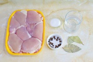 Тушенка из курицы в кастрюле Тушенка из курицы в кастрюле