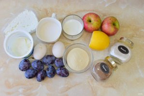 Творожная запеканка со сливами