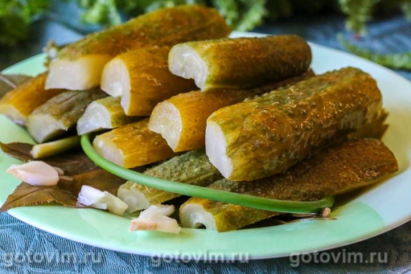 Малосольные огурцы на минералке