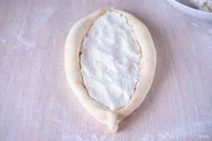 Хачапури по-аджарски с творогом Хачапури по-аджарски с творогом