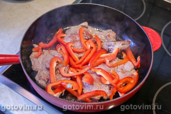 Отбивные из свиной шейки со сладким перцем и чили