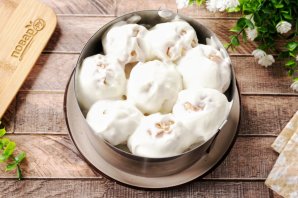 Торт из профитролей со сметанным кремом