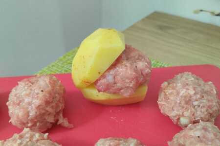 Запеченный картофель с котлетами