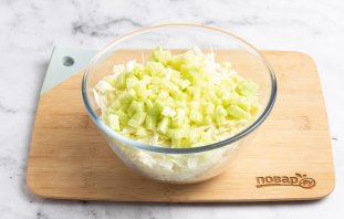 Салат из капусты с зеленой заправкой Салат из капусты с зеленой заправкой