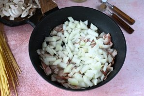 Спагетти с беконом и грибами Спагетти с беконом и грибами