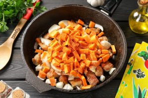 Гуляш классический из свинины Гуляш классический из свинины