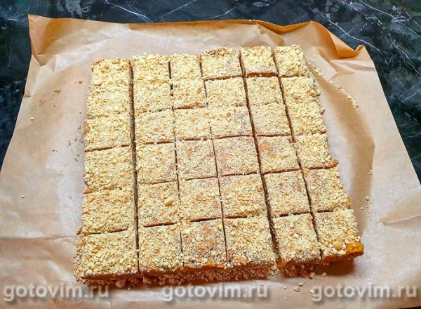 Десерт «Муравейник» с жареным миндалем Десерт «Муравейник» с жареным миндалем