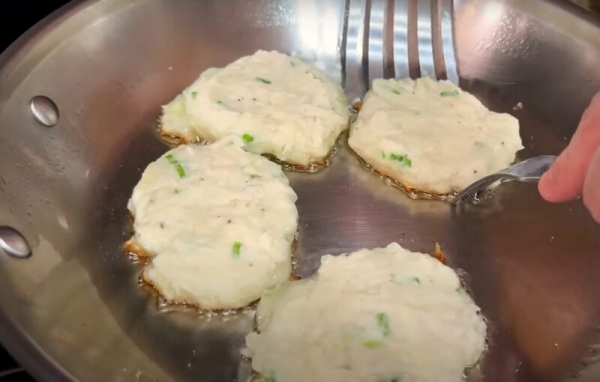 Вкуснейшее блюдо из картошки. Просто и быстро:  готовлю на завтрак или на ужин